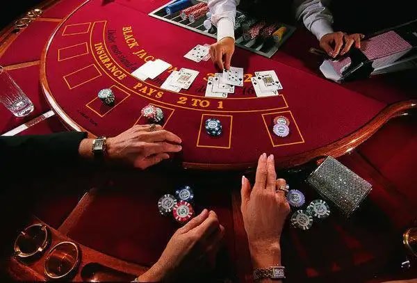 Antarmuka Taruhan Langsung subathon menampilkan dealer, permainan, dan opsi taruhan